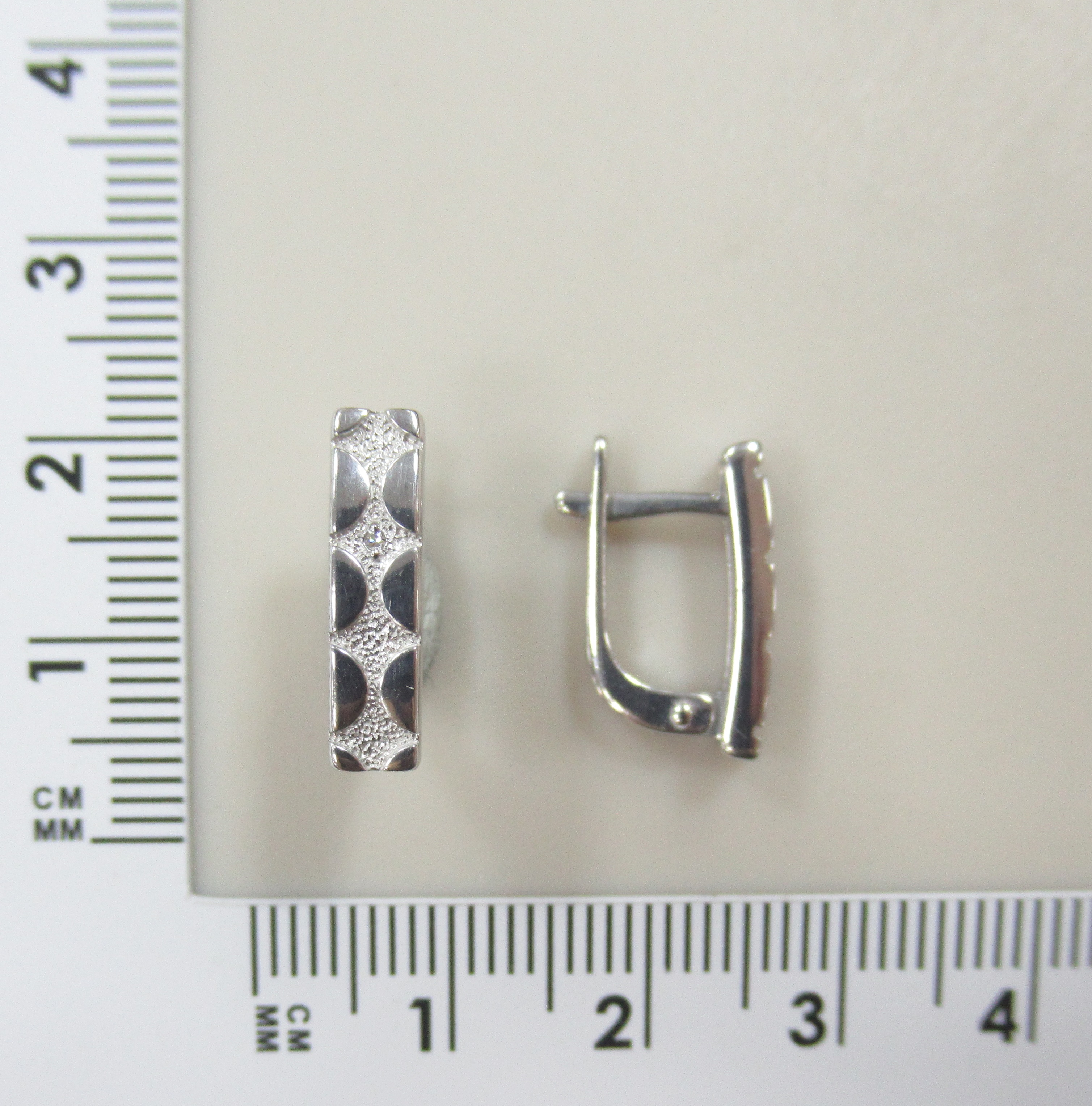 Серебряные серьги с бриллиантами